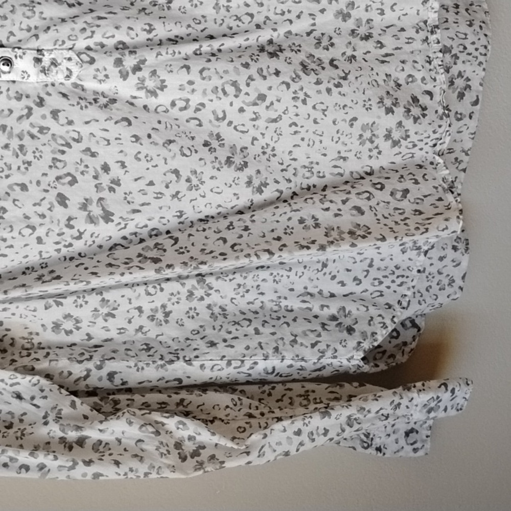 C&A Leopard Print Button-Up Blouse - Picture 6 of 14